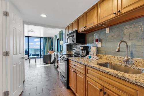 Beachfront Luxury Condo w Private Balcony