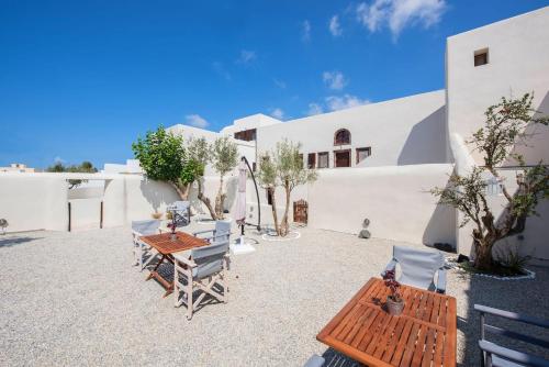 Luxury Santorini Residence 2 Bedrooms Villa Lucy with Spacious Terrace Pyrgos