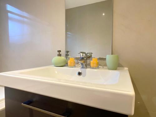 93a Grey Street Apartments - image 14