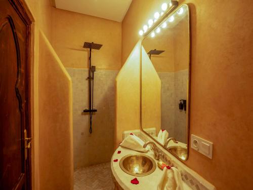Double Room image 10