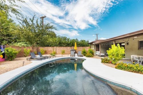 Heated Pool Outdoor Kitchen Patio Modern Design