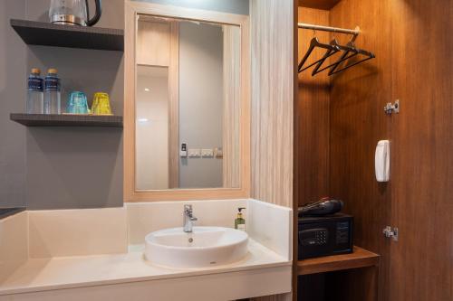 iCheck inn Gems Center Silom, Bangkok (photo 7)