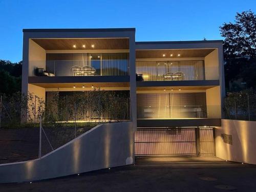 Appartamento con giardino a due passi da TASIS in Collina d'Oro