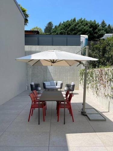 Appartamento con giardino a due passi da TASIS in Collina d'Oro