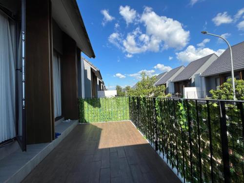 2 Floor Cozy House in Wisteria Jakarta Garden City in Jakarta