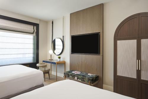 Standard Queen Room with Two Queen Beds image 3