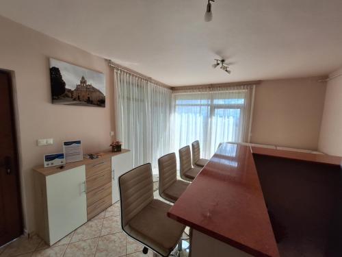 Makra-tető Öregtölgy Apartman