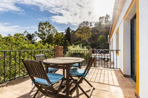 Three-Bedroom Apartment with Sea View image 10