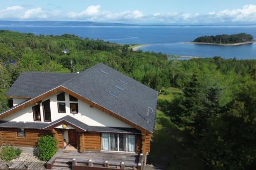 . Privacy @ Bras d’Or Lakes Sun House Chalet
