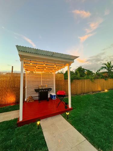 Family Friendly 4Bedroom, 3Bathroom, Hot Tub, BBQ, near Everglades, Miami MetroZoo in Homestead, USA
