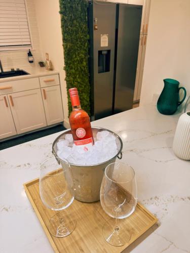 Family Friendly 4Bedroom, 3Bathroom, Hot Tub, BBQ, near Everglades, Miami MetroZoo in Homestead, USA