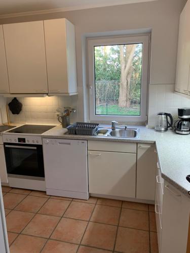 Kitchen, Sonniges Garten-Apartment in ruhiger Parklage in Bad Segeberg