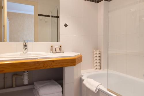 Family Golf Hotel - image 3