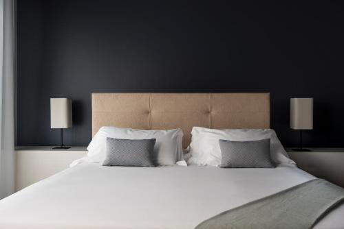 2 twin beds