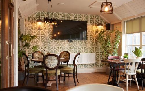 Restaurant, The Kings Head Hotel by Good Nights Inn in Wroxham