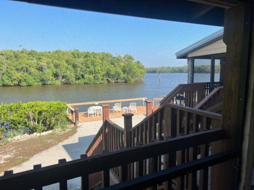 River Wilderness Waterfront Cabins - 주변 환경