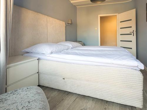 One-Bedroom Apartment image 5