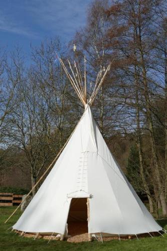Außerhalb2 - Übernachten im Tipi in Weisel, Deutschland
