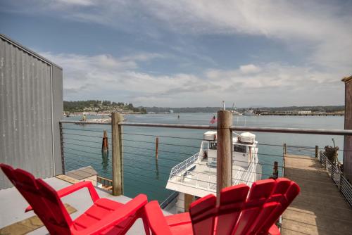 Captain's Quarters - Anchor Pier Lodge