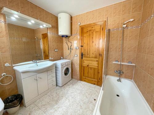 3 bedrooms, 6 beds