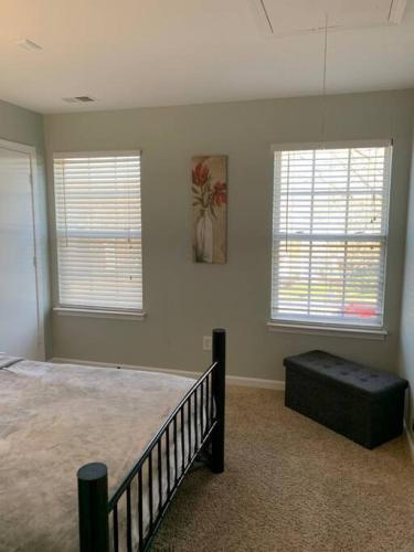 Peaceful Hideaway Fully Stocked Entire Home in Concord, USA
