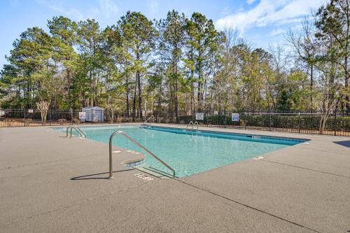 Murrells Inlet Condo with Pool Access, Near Beach!