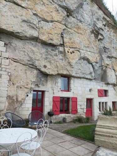 Gite des Perreyeurs - maison troglodyte avec vue sur Loire