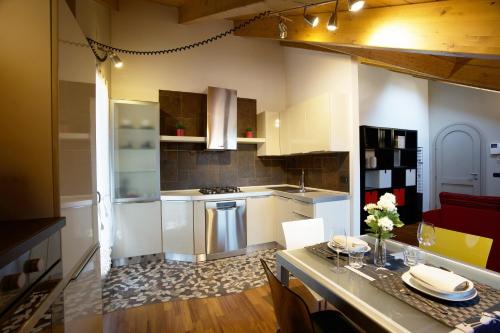 virtuve, Cozy Apartment with view - LAGHI E SENTIERI - in Castello Di Brianza