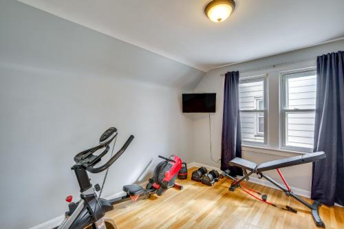 Convenient Cleveland Abode with Office and Home Gym