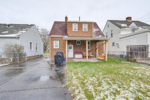 Convenient Cleveland Abode with Office and Home Gym