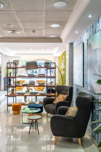 Avenida Hotel. in La Loma