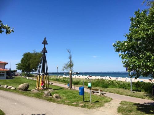 пляж, Nahe Kiel, 4 Betten, 2 Schlafzimmer Parkplatz, Terrasse, 3km zum Strand in Osdorf
