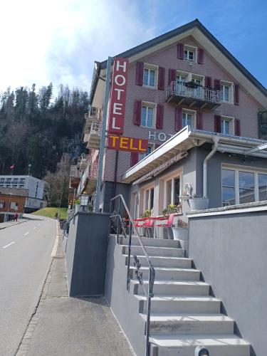 . Hotel Tell
