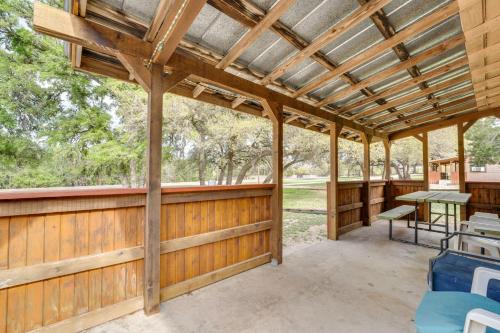 'Cabana Sol' Cabin: 4 Mi to Garner State Park in Rio Frio (TX)