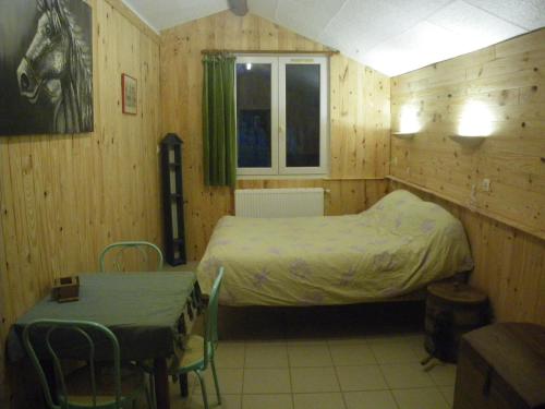 1 double bed, 1 twin bed