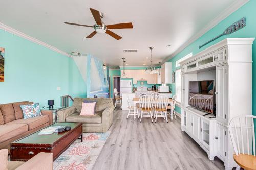 Calm Coastal Haven with 2 Balconies Near Beach, Carolina Beach