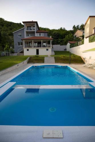 Deluxe Villa image 4