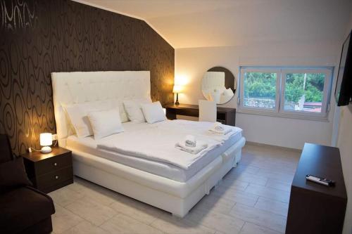 Deluxe Villa image 2