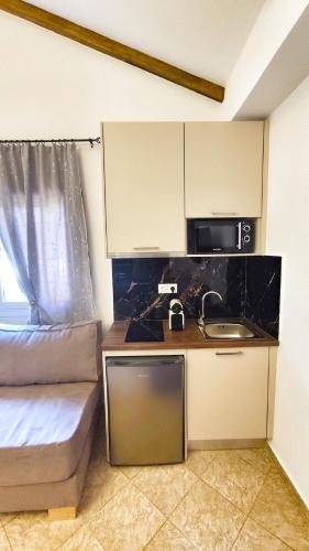 Kitchen, Oasis Apartment Ammoudia in Ammoudia