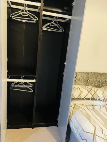 Bustling Western Apartment - image 11