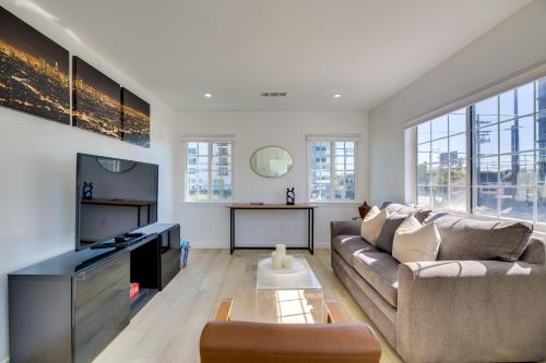 Chic Los Angeles Abode 6 Mi to Santa Monica Pier in Los Angeles, USA
