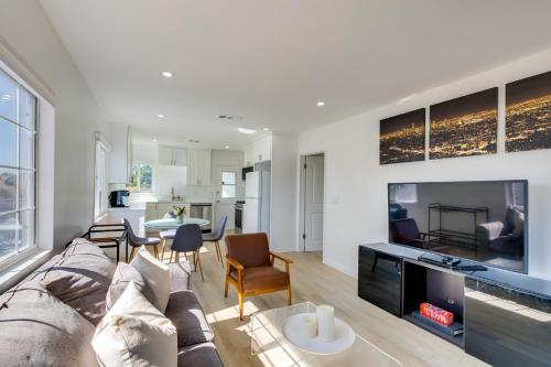 Chic Los Angeles Abode 6 Mi to Santa Monica Pier in Los Angeles, USA