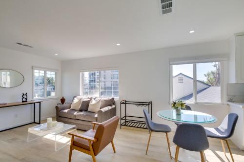 5 Mi to Venice Beach Chic Los Angeles Abode detail