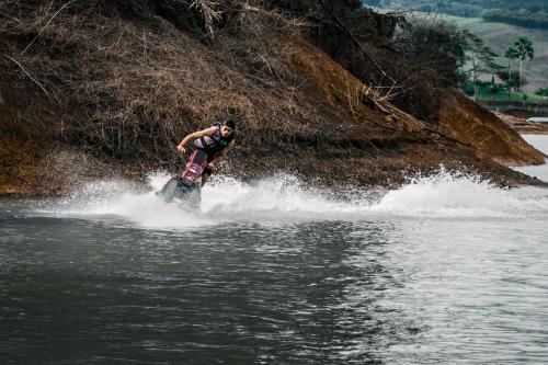 finca lago calima jetskiclub