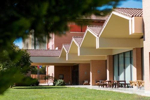 HOTEL PUERTA DE SAHAGUN Hotel de charme Villazanzo de Valderaduey