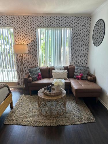 Loft apartments at Hollywood FREE parking close to Studios Universal in Los Angeles, USA