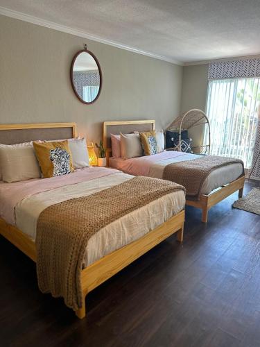 Loft apartments at Hollywood FREE parking close to Studios Universal in Los Angeles, USA