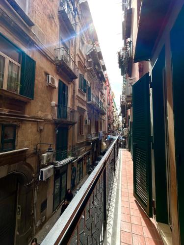 Trinità degli Spagnoli house, Neapel (Foto 9)
