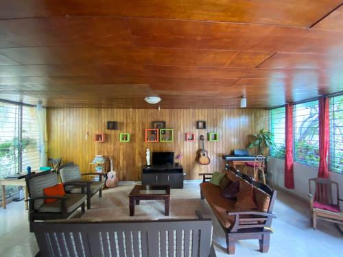 ห้องส่วนกลางสำหรับนั่งเล่น/ดูทีวี, Hostal Cumbres de El Salvador in ซันซัลวาดอร์