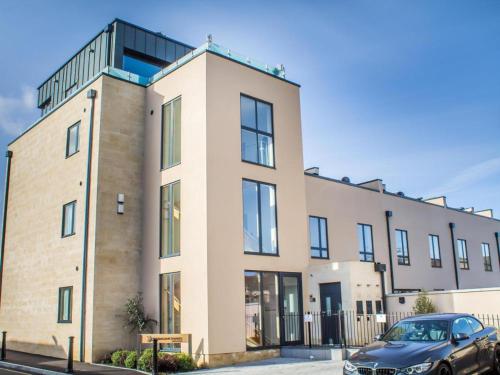 Stylish and central two bedroom & two bathroom apartment with free parking, Bath (foto 5)